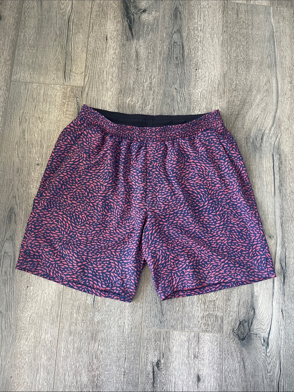 lululemon athletica Men’s Navy and Pink Patterned Hybrid Shorts